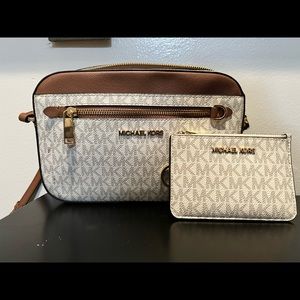 White Michael Kors Jet Set Large Crossbody set.